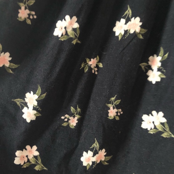 XS Black Floral American Eagle Top - Picture 3 of 5